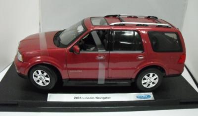 SCALA 1:18 - WELLY - MOD.: LINCOLN Navigator 2005 - Colore: Rosso